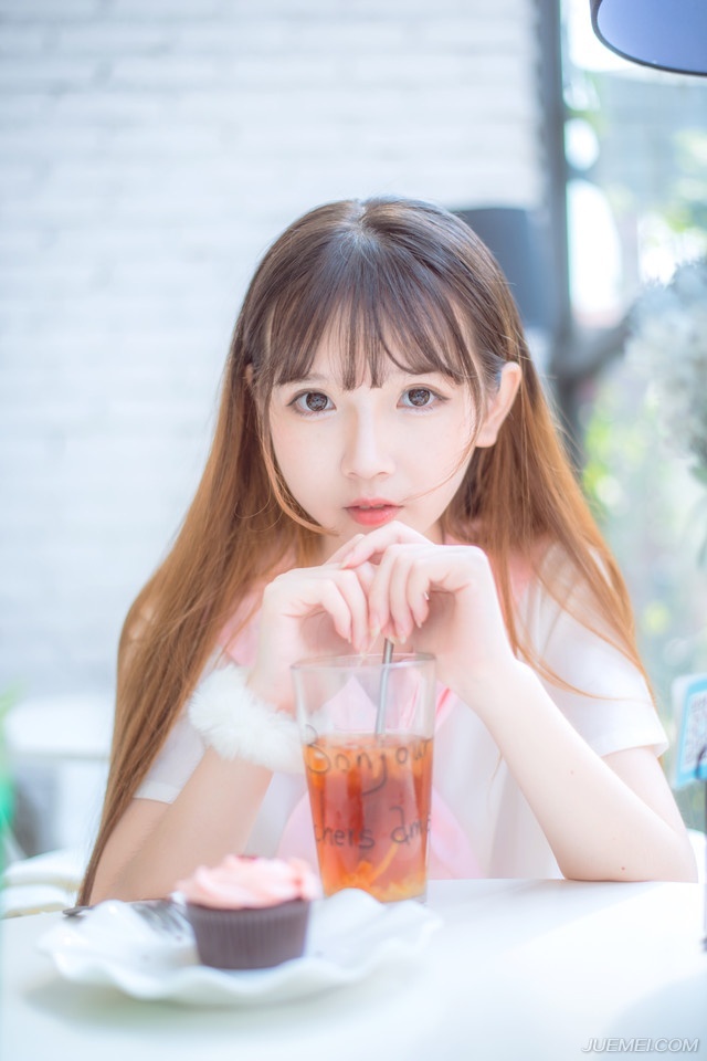 “当我没说。”魏延看着庞统吃人的表情，讪讪的道：“那就祝你早日功成！”